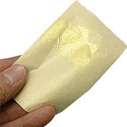 加美屋的金箔吸油面紙使用過後會閃耀金色光芒