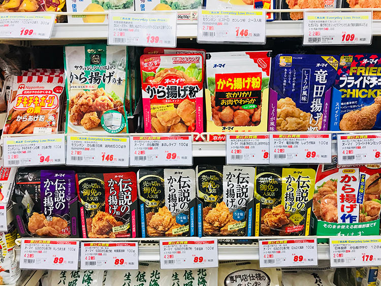 日本超市架上的各種炸雞粉