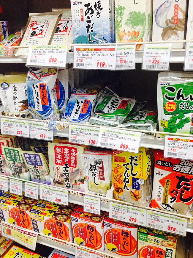 日本超市架上的各種高湯調味包