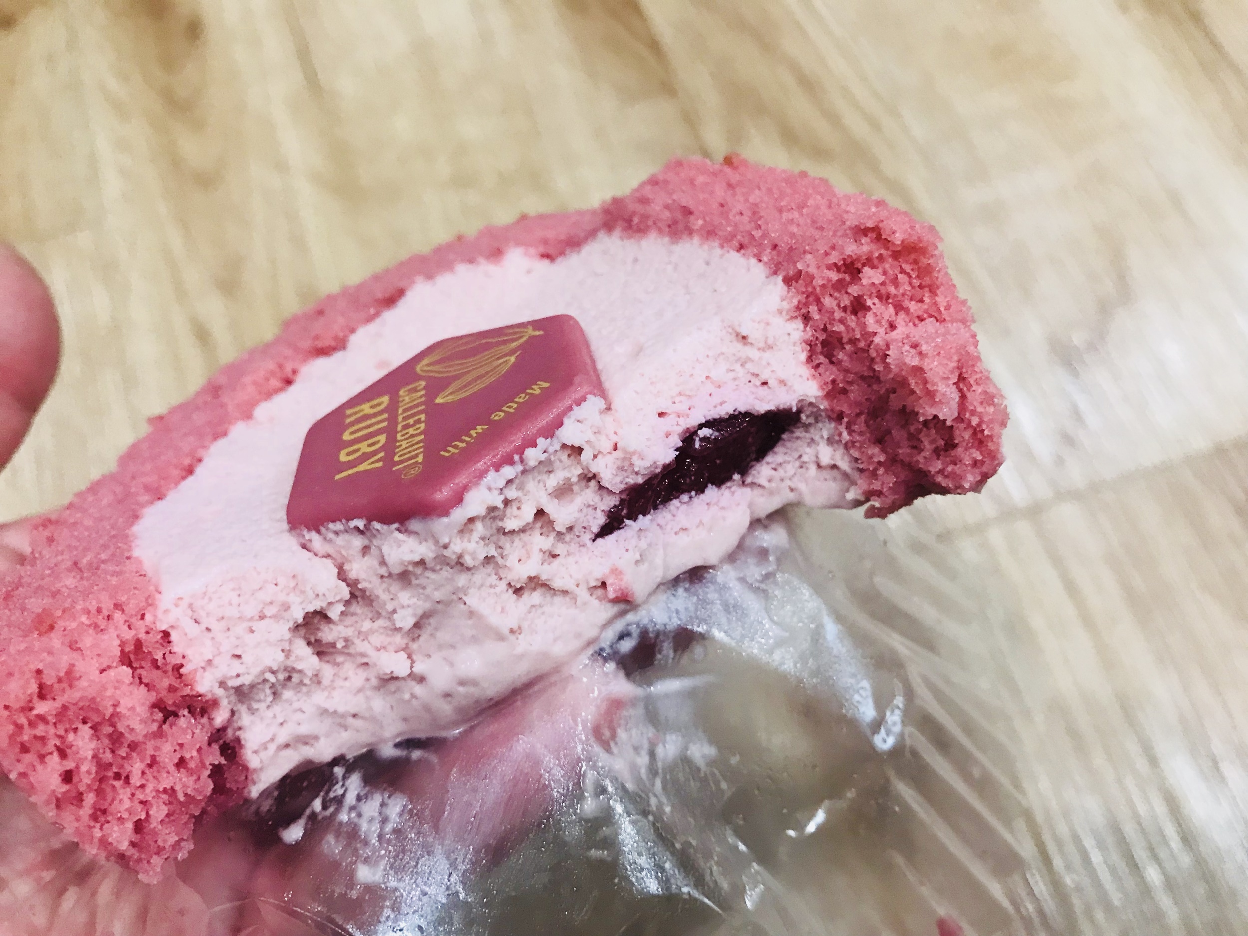 ＲＵＢＹ粉紅巧克力蛋糕卷