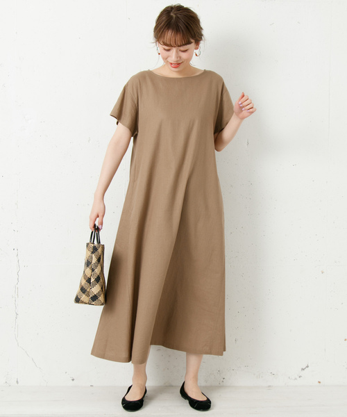 柔滑亞麻嫘縈材質的A字線條連身裙