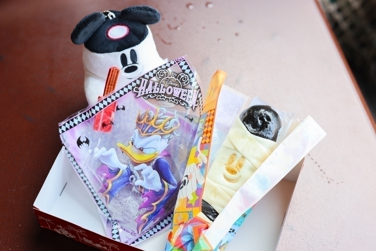 東京迪士尼海洋萬聖節 特別版泳圈包子(照燒雞肉)、特別版包子(雞肉&蔬菜)