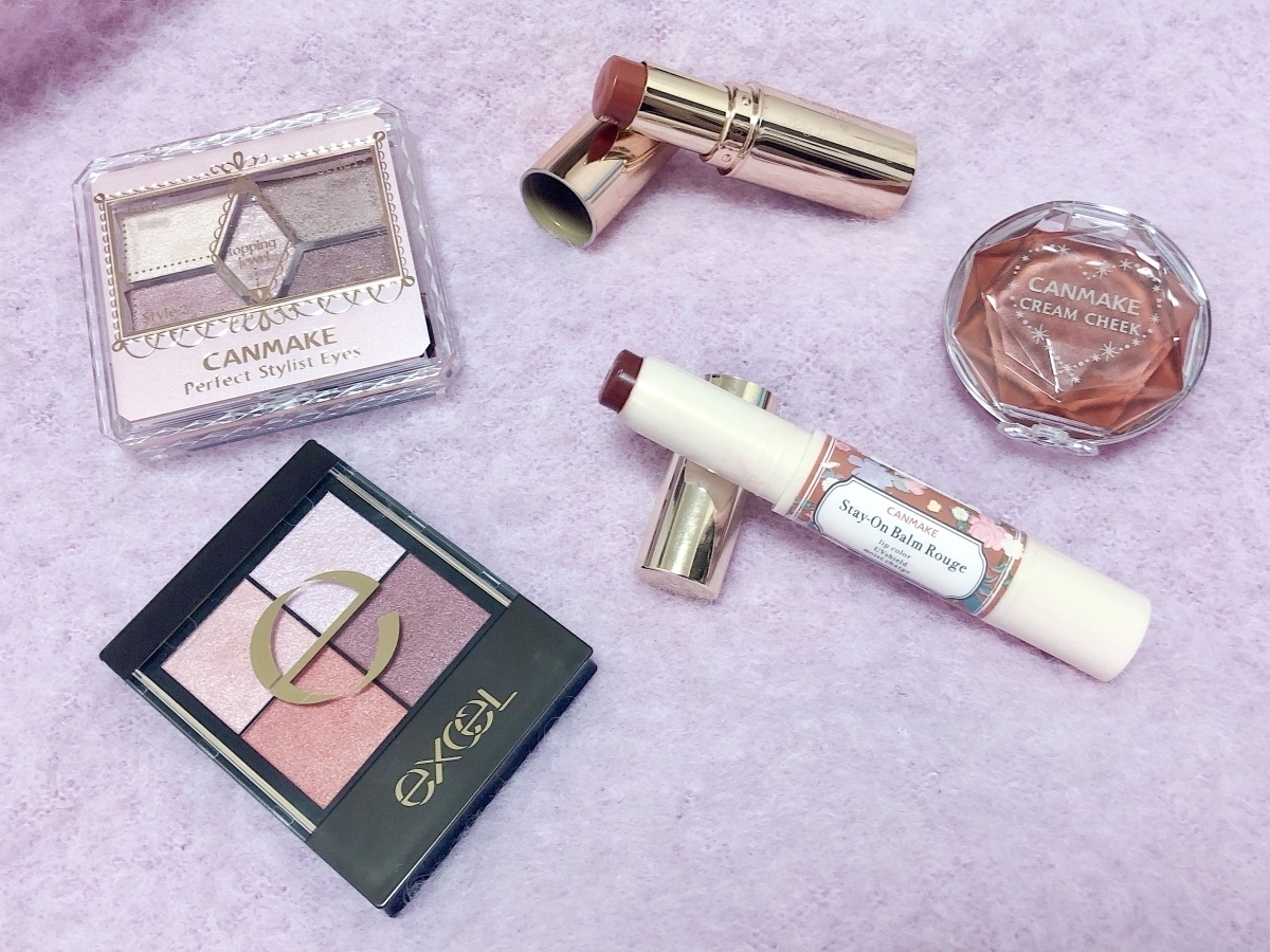 CANMAKE 完美色計眼影盤 #21草莓牛奶摩卡/CANMAKE 絲滑透亮唇膏 #04焦糖磚紅/CANMAKE 唇頰兩用霜 #17焦糖拿鐵/excel 光綻時裳四色眼采 #CS07蜜光薰衣/CANMAKE 唇彩水蠟筆 #16伯爵茶葉