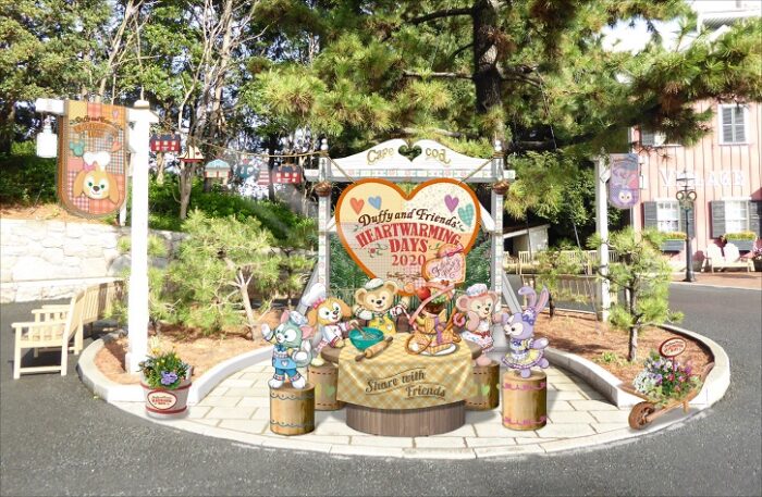 東京迪士尼海洋_達菲與好朋友們的暖心日子_裴葛姑媽村莊商店前布景