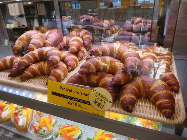 札幌 KINOTOYA Cafe牛角麵包