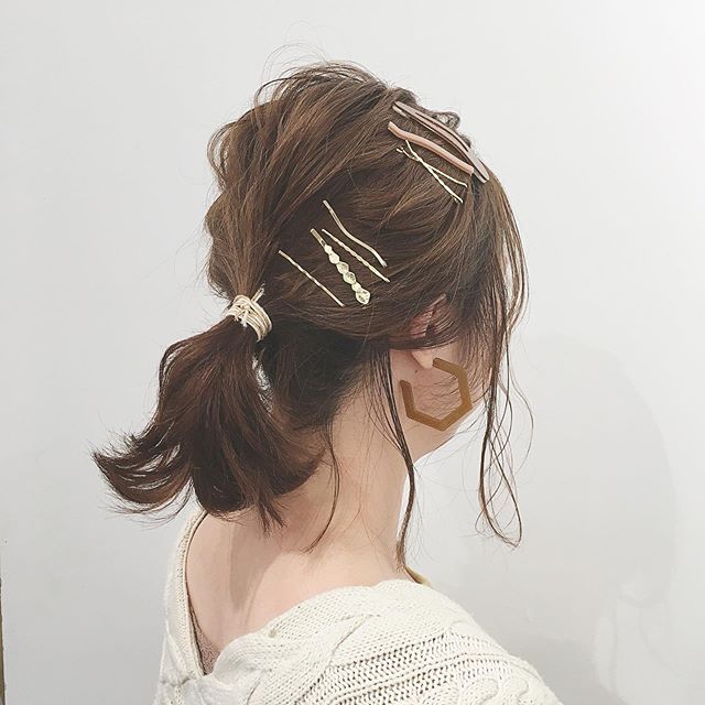 小馬尾鮑伯造型:用大量髮飾做造型