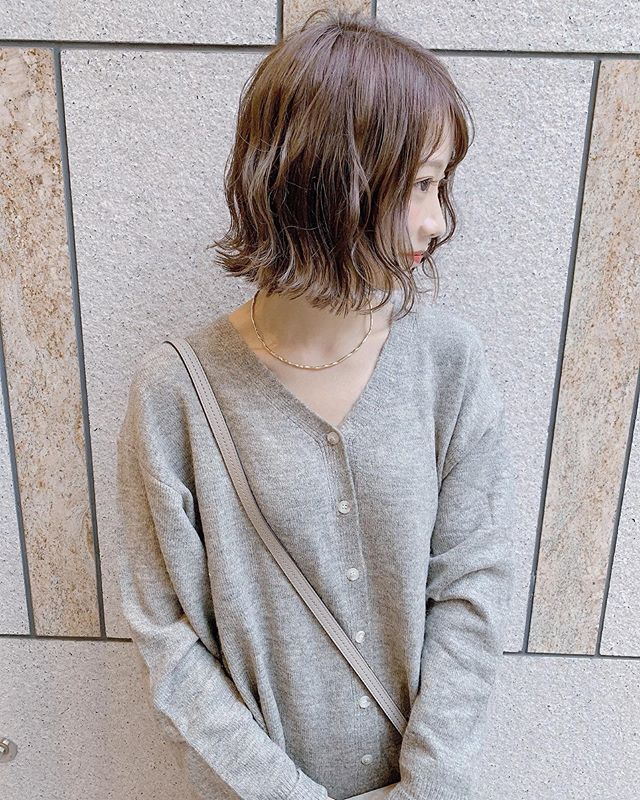 波浪捲髮鮑伯造型:側面