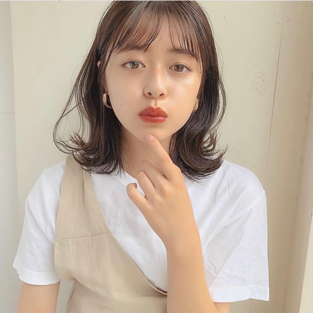 外翹捲髮鮑伯造型:正面