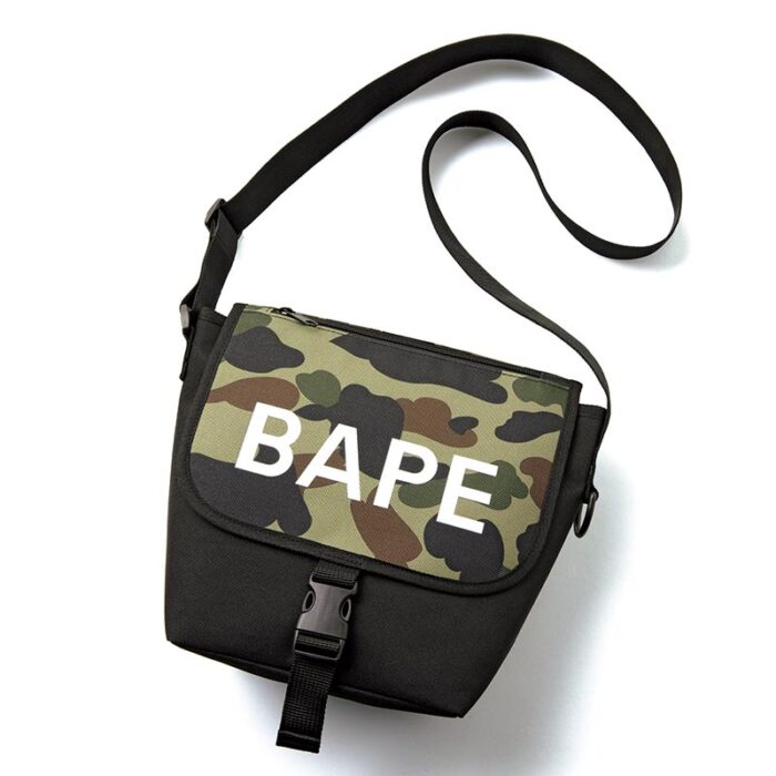 BAPE特製迷彩側背包