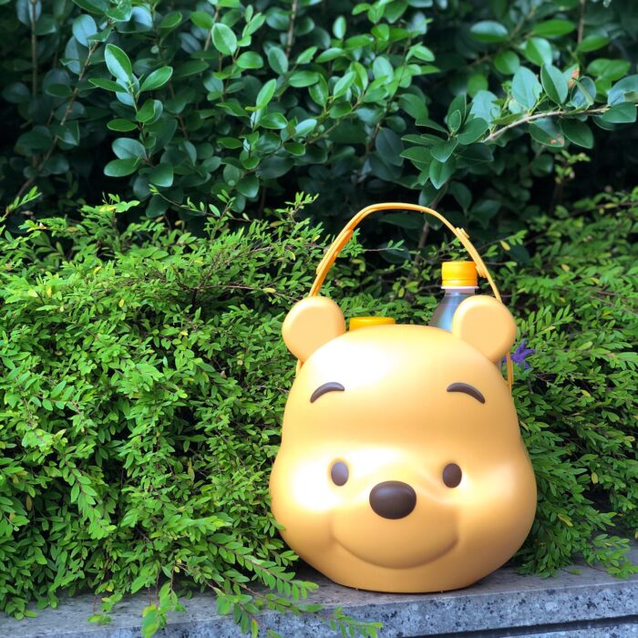 7-ELEVEN全店集點與迪士尼經典角色小熊維尼合作,推出首次開發的「立體置物提籃」,可拆式提把設計,車掛、手提好便利,實用又可愛的造型讓你隨時都有好心情。