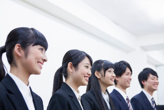 日本職場|日本求職看長相?什麼是「顏採用」?人帥真好,人醜找不到工作?