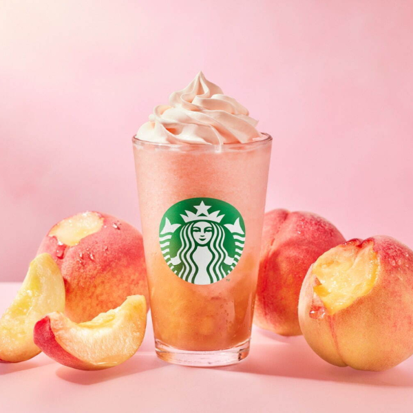 日本星巴克七月限定水蜜桃星冰樂登場啦！別忘了連同水蜜桃蛋糕一起帶走
