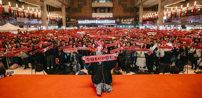 【現場報導】搖滾精靈 LiSA 北車見面會預祝歌迷「馬上有票」，清唱〈紅蓮華〉令全場沸騰