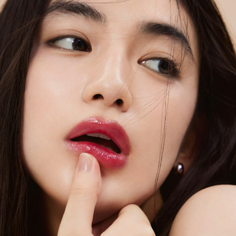 即刻打造當季關鍵字妝容!2023秋季彩妝趨勢單品5選