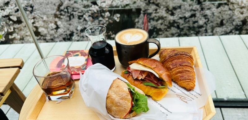 中目黑櫻花最新攻略，坐進那間最強的星巴克喝威士忌咖啡邊賞櫻吧！