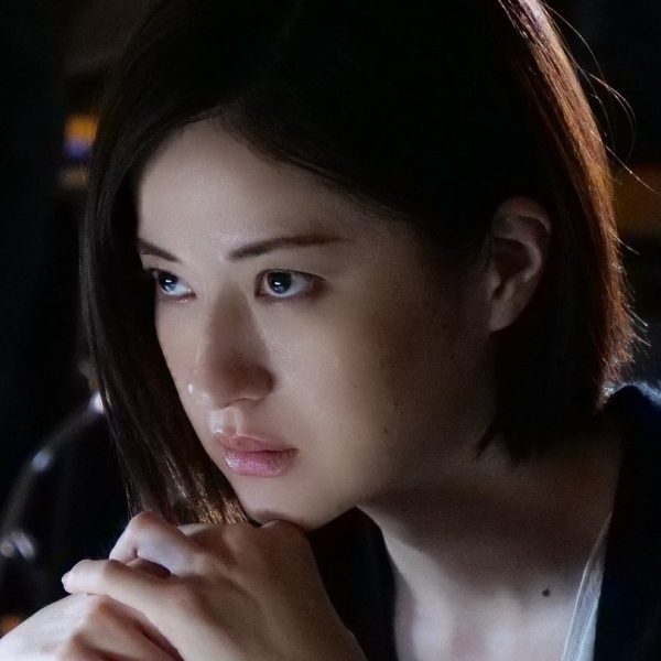 可帥氣可婉約的演員「松本若菜」佳作連發!日劇《勿說是推理》的貓田警官、《金魚妻》的頭痛妻都是她