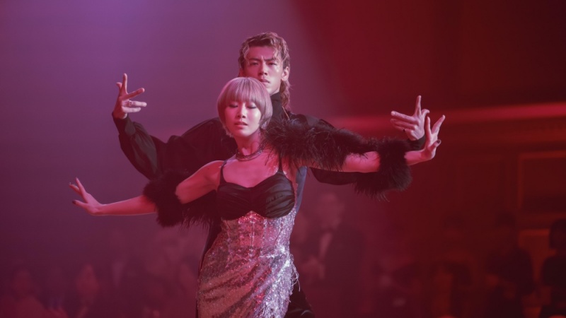 來認識演員土居志央梨！她是《10DANCE》的性感舞者，也是《女法官大人》的男裝律師