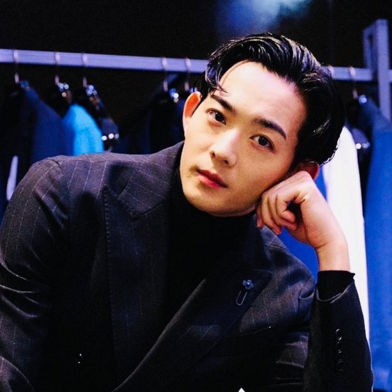 可以搞笑也可以帥氣！來認識具時尚感的演員龍星涼