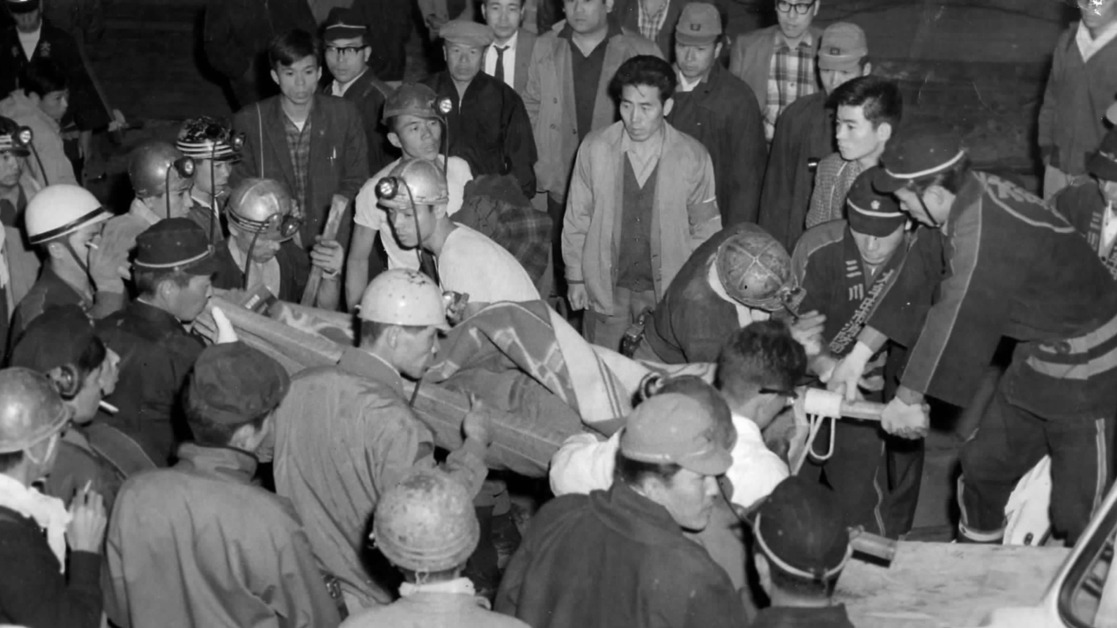 深埋在黑暗中的400多條人命！日本戰後最大的職災事故「三井三池煤礦爆炸事件」