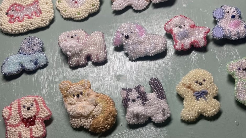 一針一線與串珠交織而成，日本夢幻珠繡飾物品牌「BEEFCON」