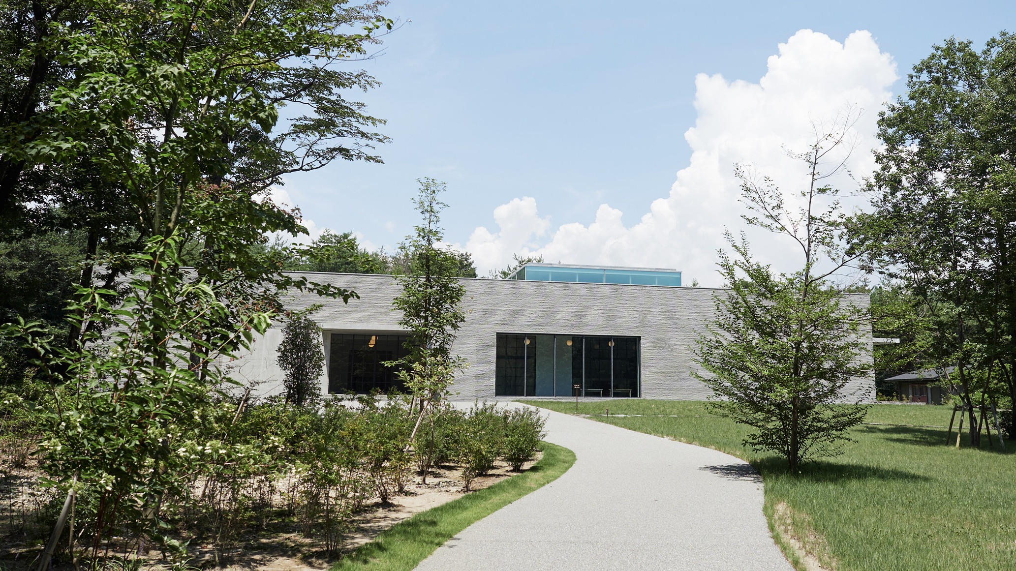 奈良美智的個人美術館「N's YARD」！栃木森林中自然與藝術融合的美妙空間，粉絲必去