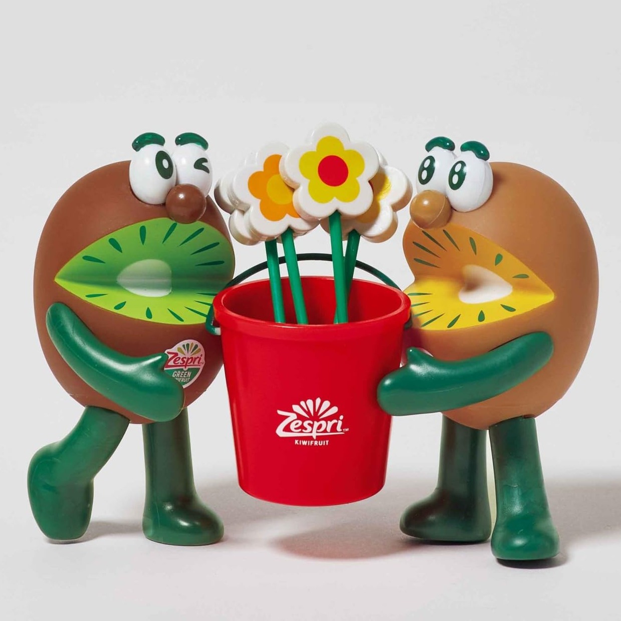 日本雜誌贈品2023年8月最新情報！Zespri奇異果造型水果叉和各種可愛小物都在這裡