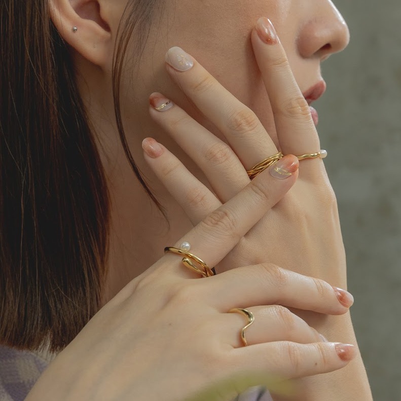 2022年日韓秋季美甲圖鑑：4款絕美凝膠指甲貼讓你指尖帶著美麗去旅行