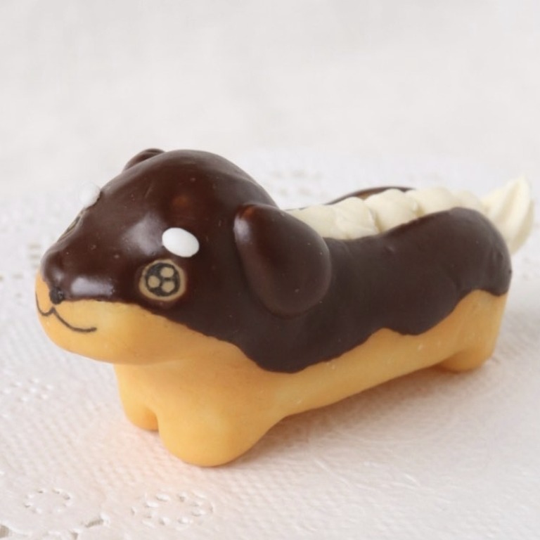 有著熊耳朵的飯糰、閃電泡芙狗狗、長腳的三明治，食物系可愛生物創作者「nagomiya」