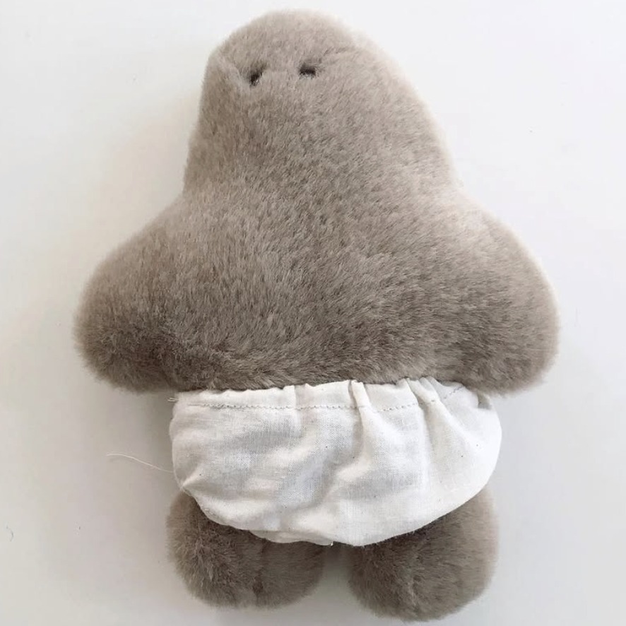 全身上下只穿著一條內褲的謎樣毛絨生物，他是自由奔放的象徵！一起來認識「OPANTSU-KUN（おぱんつ君）」