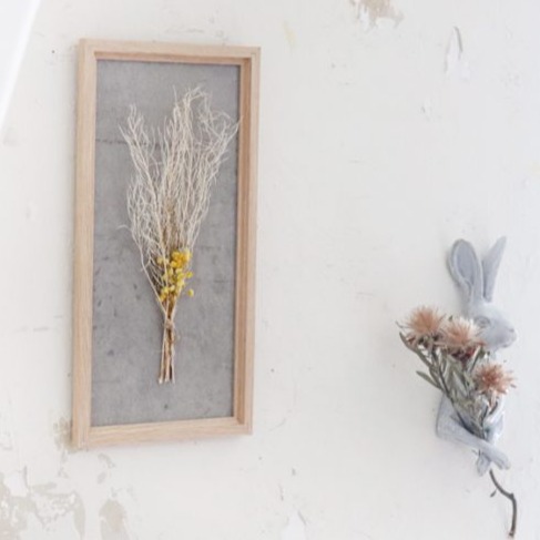 Seria百圓雜貨變身高質感「乾燥花相框」，為房間增添一抹春色！