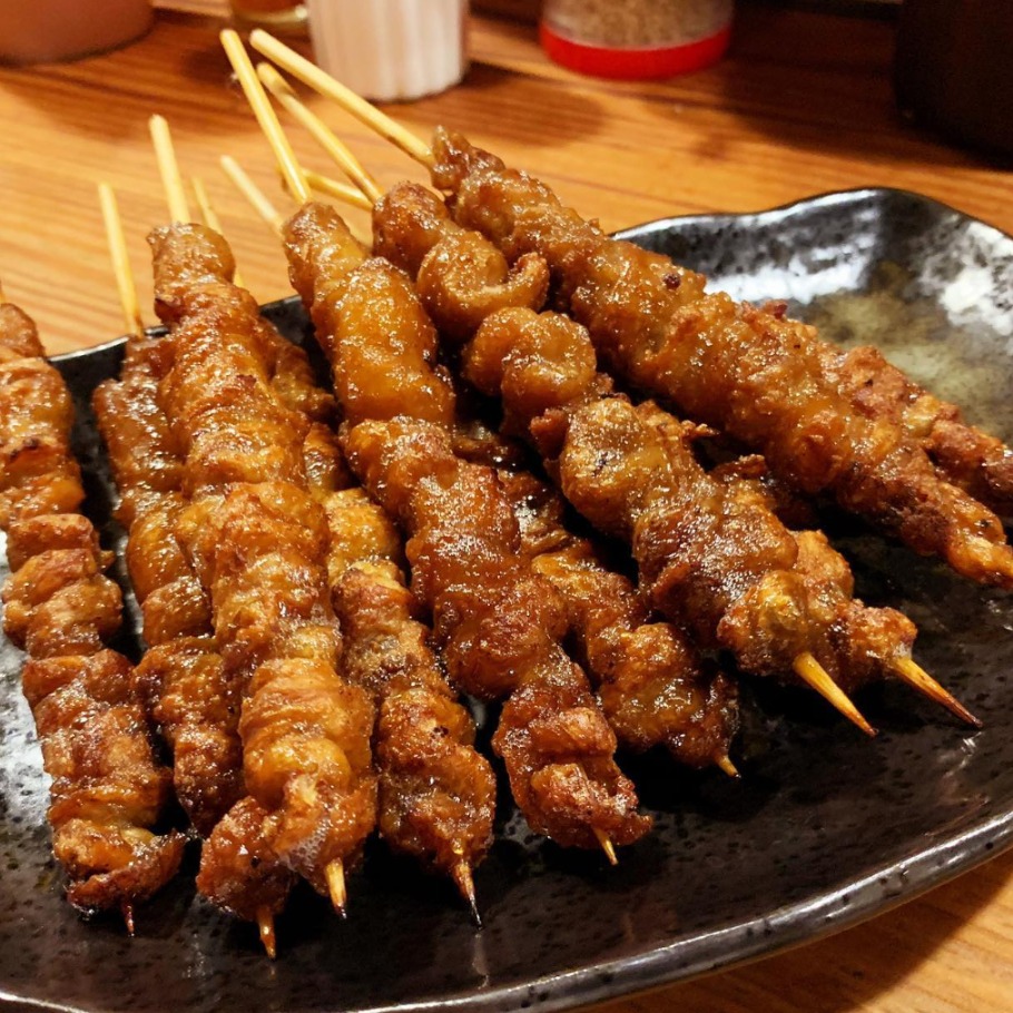 來福岡當雞皮富翁吧！福岡美味雞皮串燒店5選