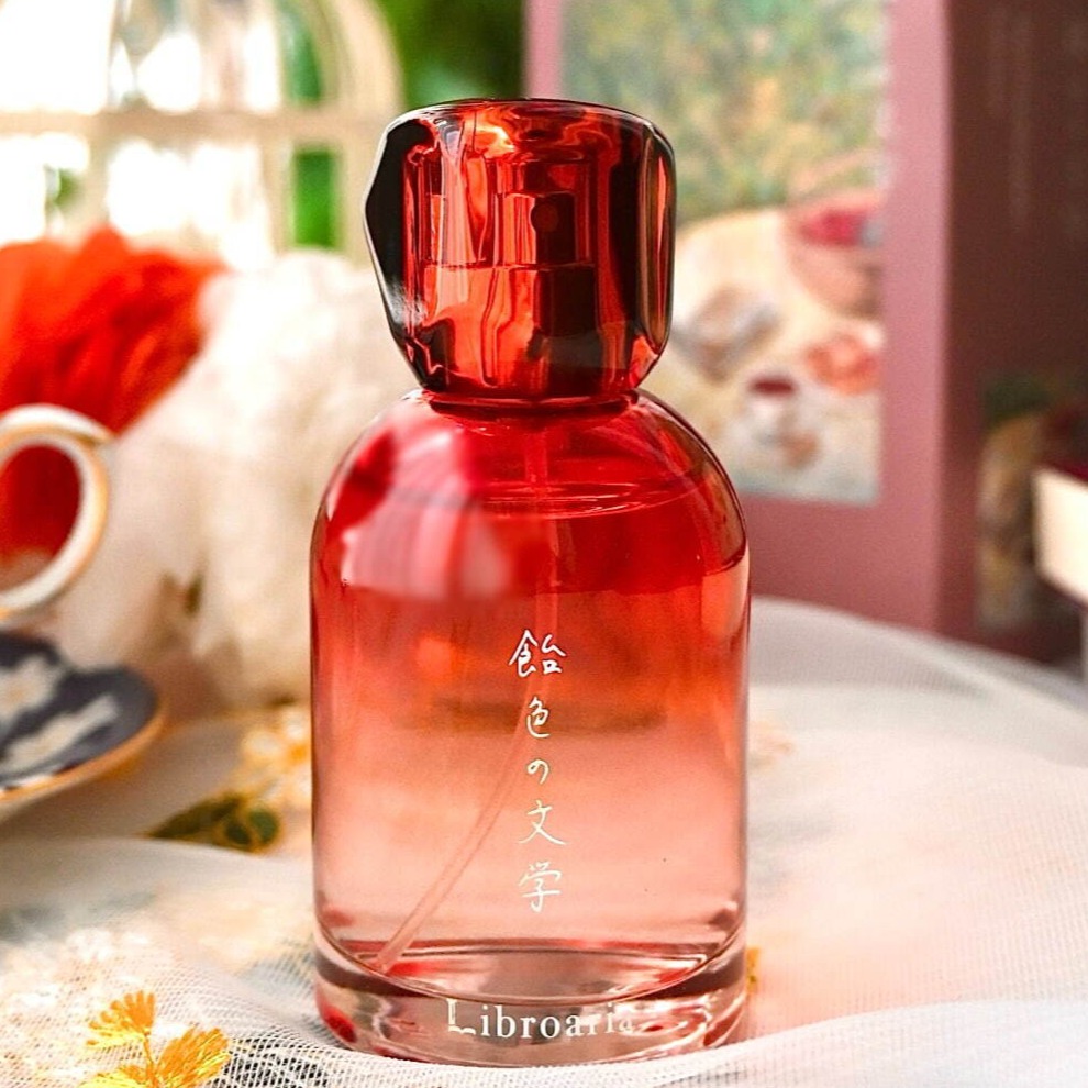 出版社監修美妝品牌「Libroaria」推出「琥珀色文學」香水,讓你享受午茶時光的花園香氛