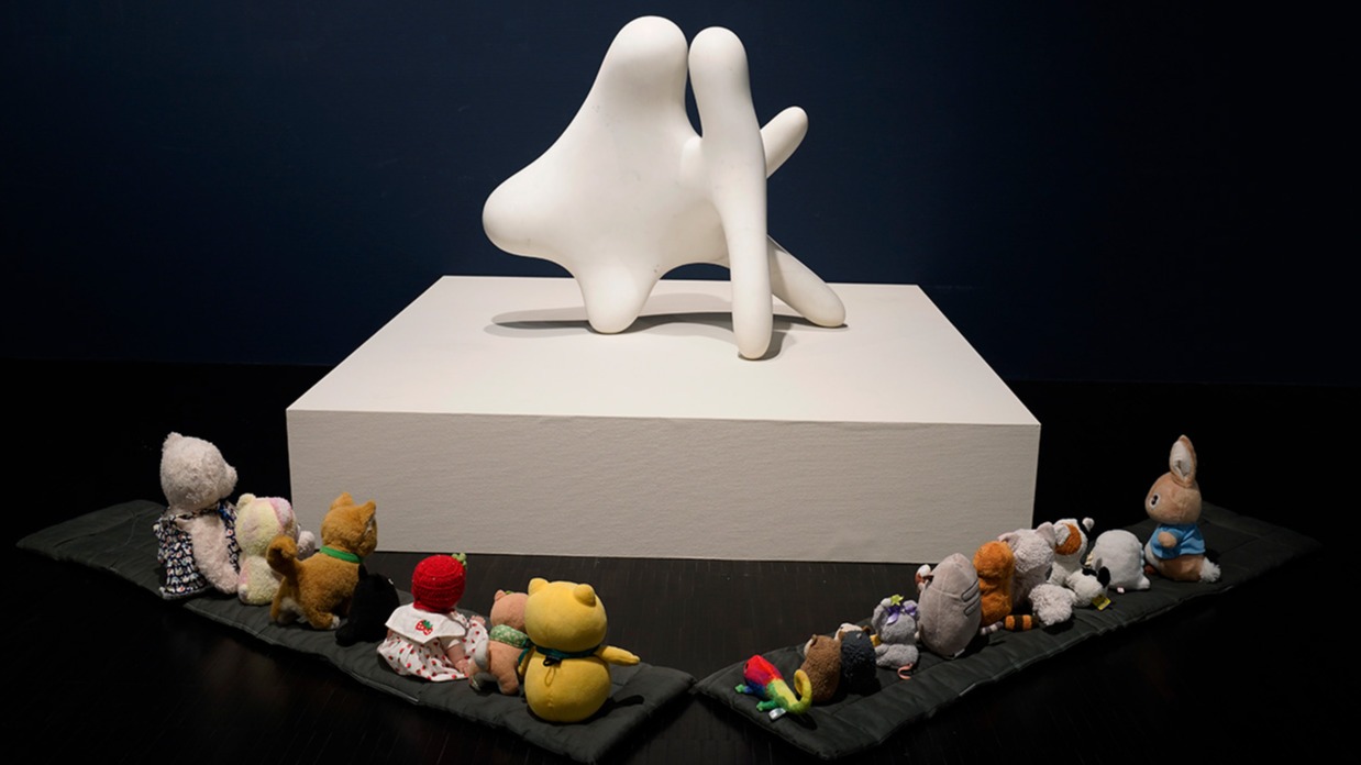 讓孩子心愛的娃娃代替主人住在美術館看展！東京國立近代美術館「布偶夜宿會」