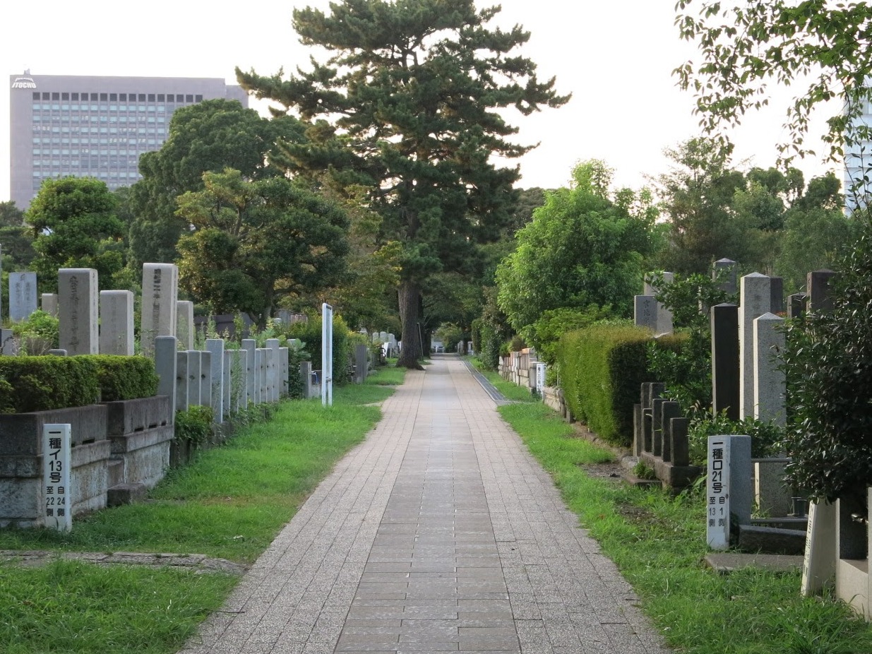 可賞櫻也可遇幽靈？實際走訪東京計程車女鬼故事發祥地：青山靈園