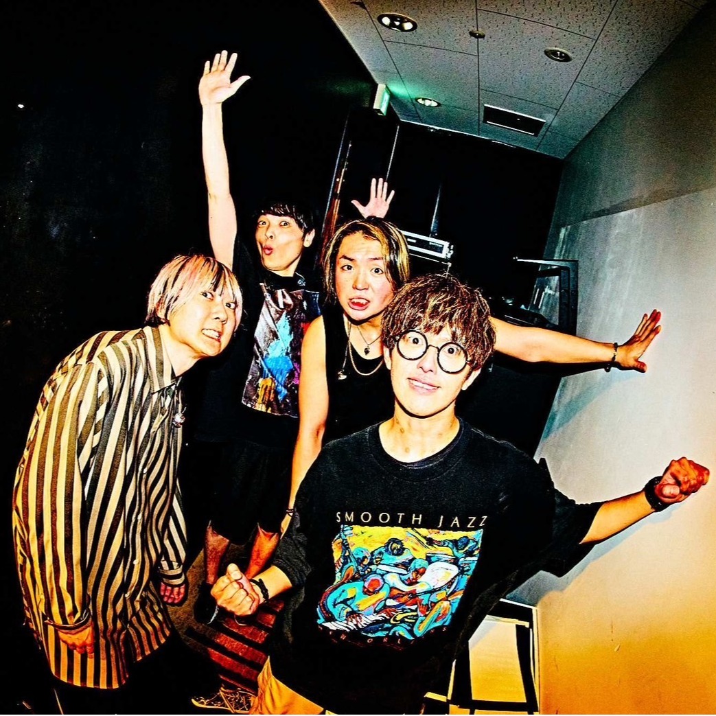 日本樂團 BLUE ENCOUNT來台開唱福利再加碼，「日劇男神」反町隆史親錄影片催票並喊話多吃美食！