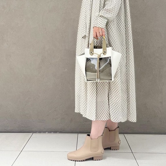 2025年日本人氣雨鞋、雨靴推薦品牌 10 選！下雨出門來一雙優雅過整天