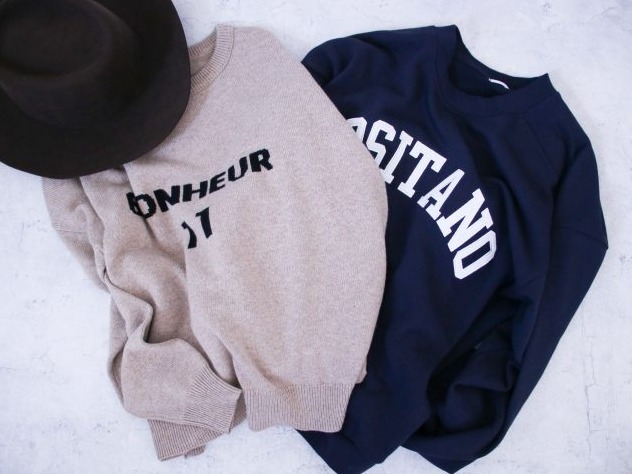 秋冬必備「LOGO 單品」上衣！這一季該怎麼穿搭出成熟味道？