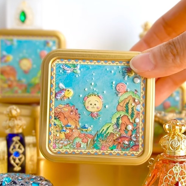 最想讓人收藏的鐵盒伴手禮品牌Aoyama decarbo，聯名《COJI-COJI可吉可吉》鐵盒再度登場