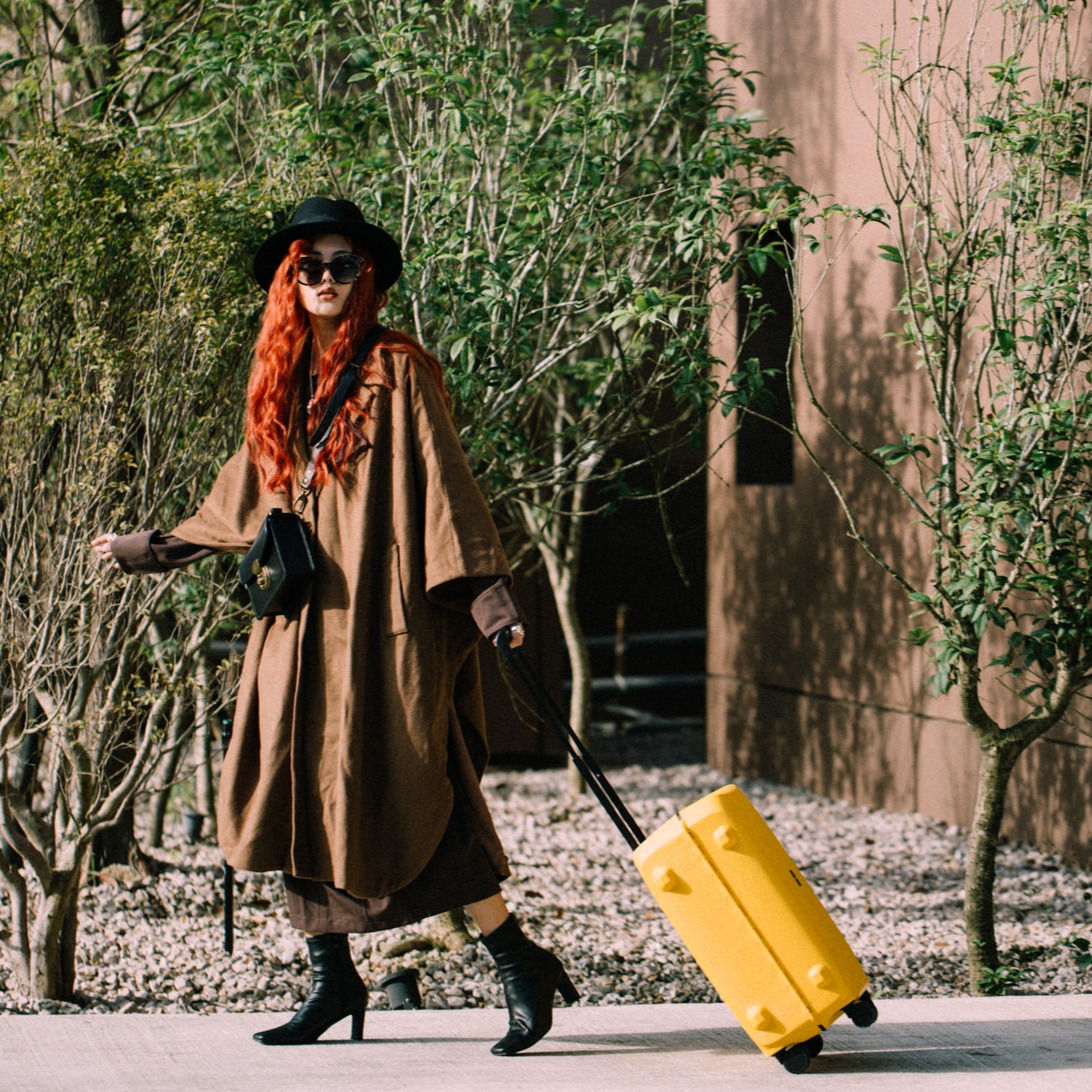 日系輕奢旅行箱LOJEL，繽紛新色登場，春夏旅遊就靠這一咖