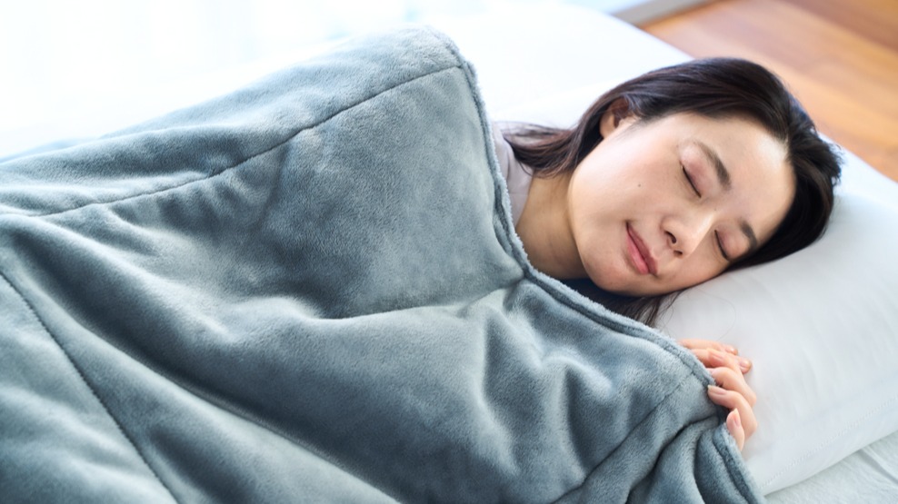 霸王寒流來也不怕！日本熱銷1億圓黑科技暖被首次登台：百年纖維工廠MORIRIN的革新發明超薄3cm「COSMODOWN」次世代羽絨被！