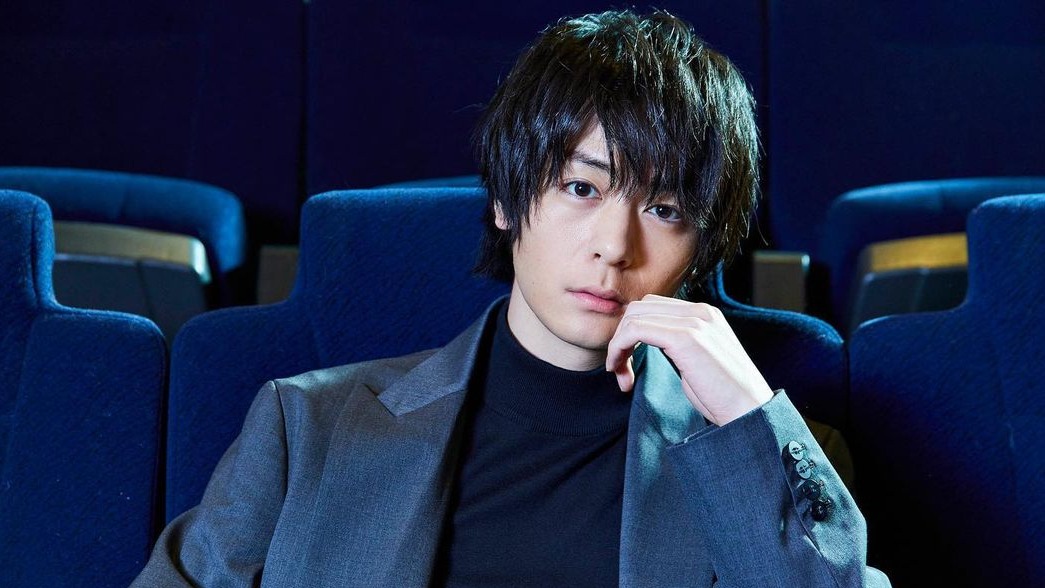 在日劇《契×約─危險的拍檔─》帥出新高度的演員「犬飼貴丈」，瀟灑與可愛魅力齊發！