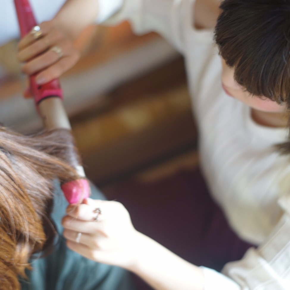 終於不用跟髮型設計師說話!疫情後時代日本的「無對話剪髮」熱門現象