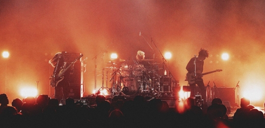 獨一無二的日本樂團「凜冽時雨」演唱會現場報導   冰冷銳利卻激昂熱情的巨大龍捲風狂踞羽田