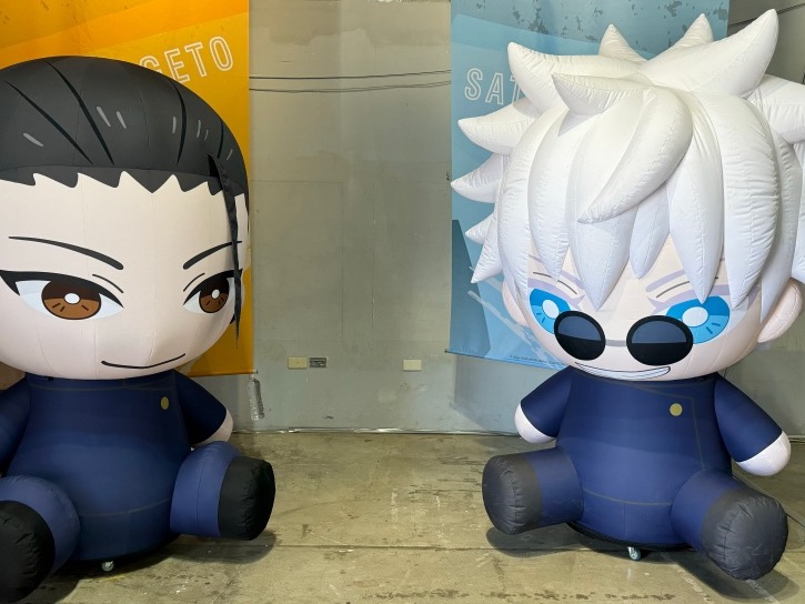 咒術迴戰快閃店高雄上陸！首度公開五條悟、夏油傑超Q大型氣偶！