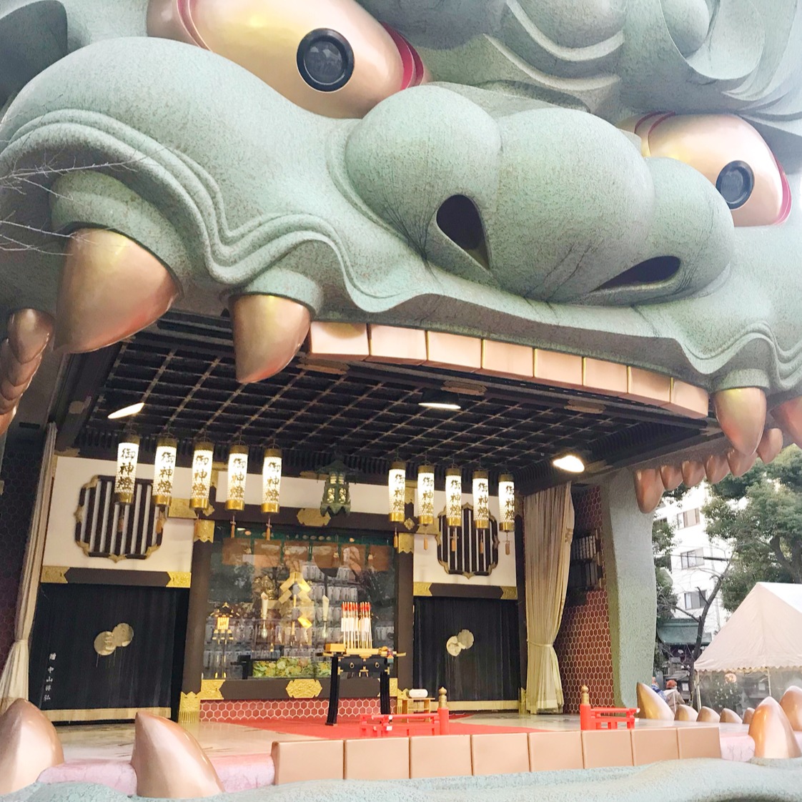 大阪必訪「難波八阪神社」走進充滿魄力的石獅大口除厄運招好運!