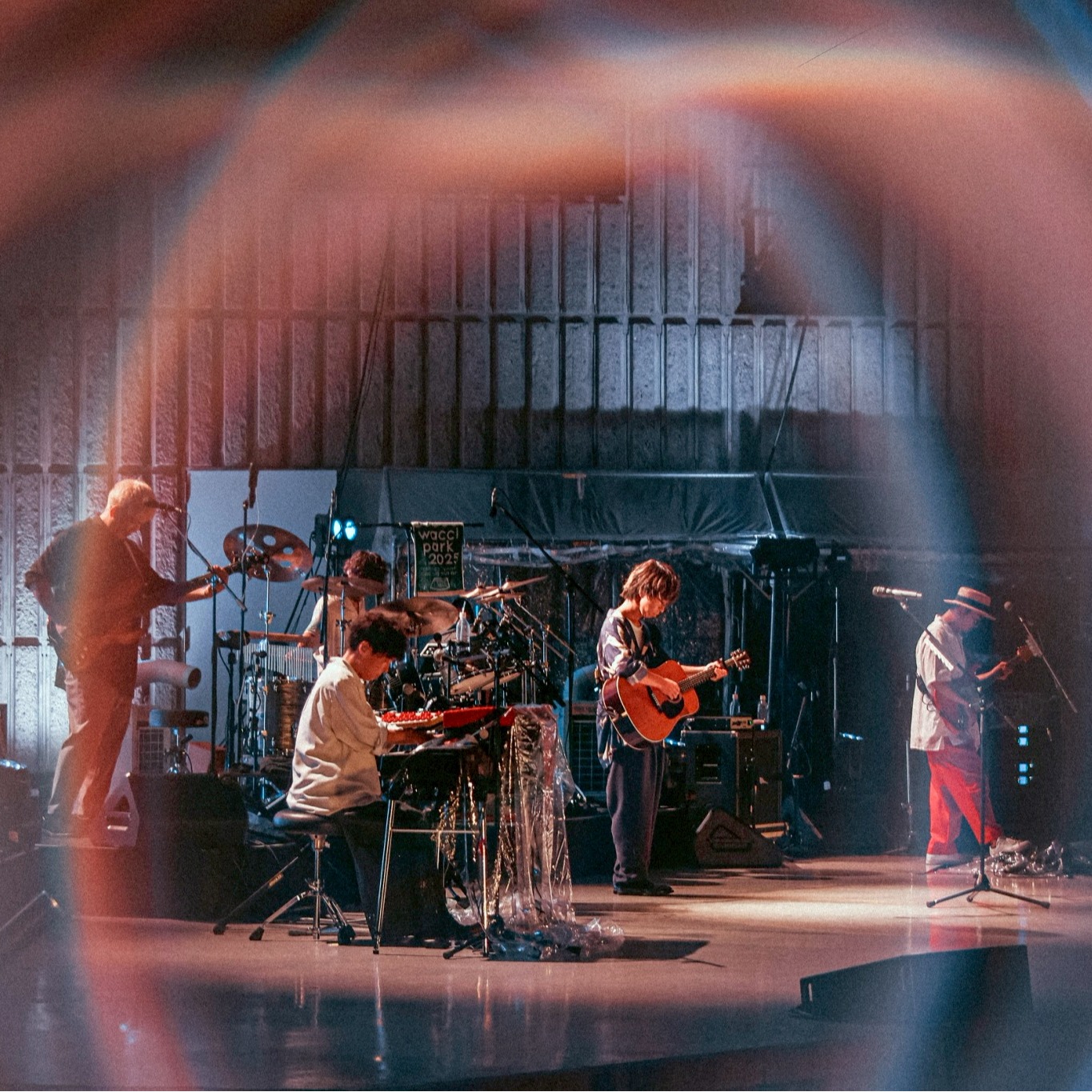 「情歌製造機」wacci 明年 1 月來台開唱，樂迷有望聽到《四月是你的謊言》、《藥師少女的獨語》等作主題曲