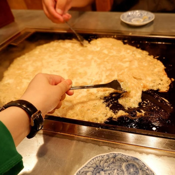 東京月島商店街散策：體驗下町的溫度，邂逅文字燒的原點