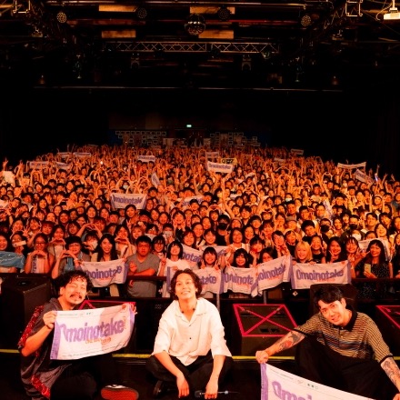 【現場報導】Omoinotake 海外首演誠意十足狂飆中文，台灣歌迷美聲合唱〈幾億光年〉感動滿溢的奇蹟之夜