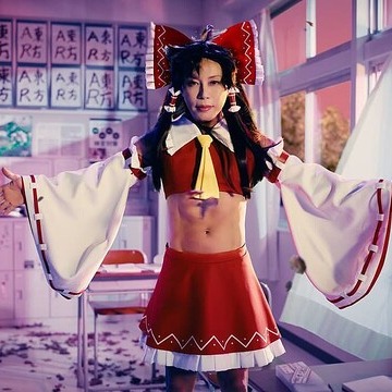 51歲的誘惑腹肌？西川貴教為拍廣告反串俏巫女網路瘋傳