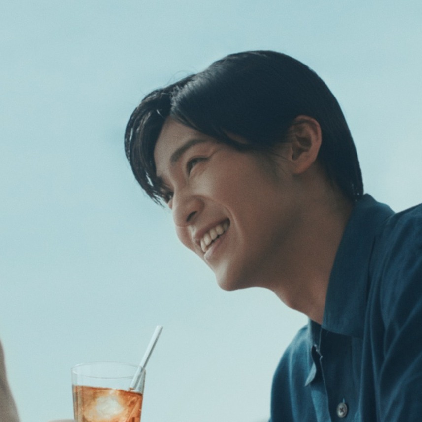 「午後紅茶」新代言人目黑蓮帥氣登場! 涉谷八公前大看板迷倒眾生